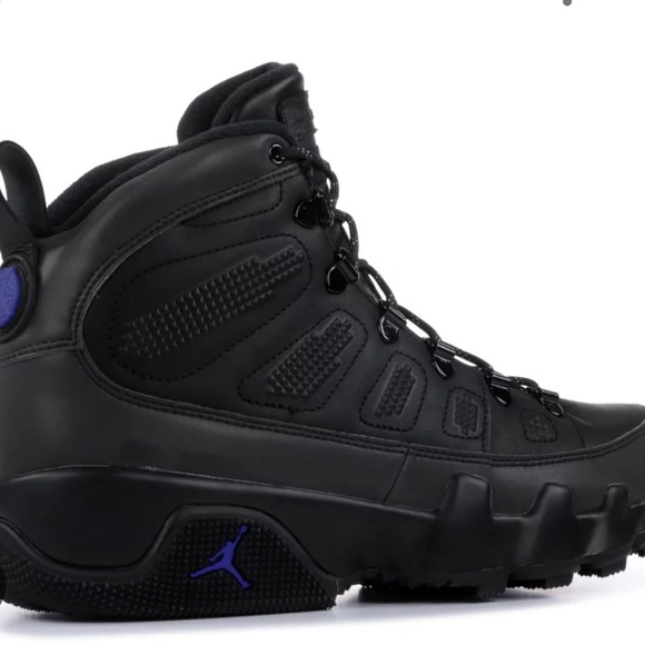 ⛹🏽‍♂️⚫️⛹🏽‍♂️• ☠️ AIR JORDAN x Blackout Vibes• ☠️⚫️☠️